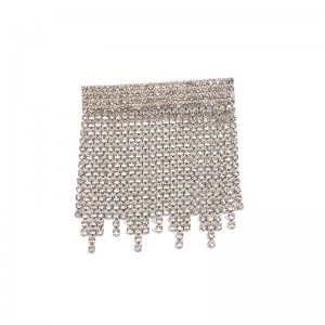 อารมณ์ที่เต็มไปด้วยเข็มกลัดพู่